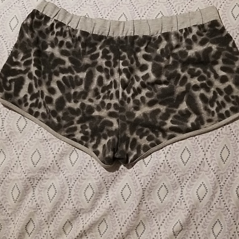 Shorts - Picture 2 of 4